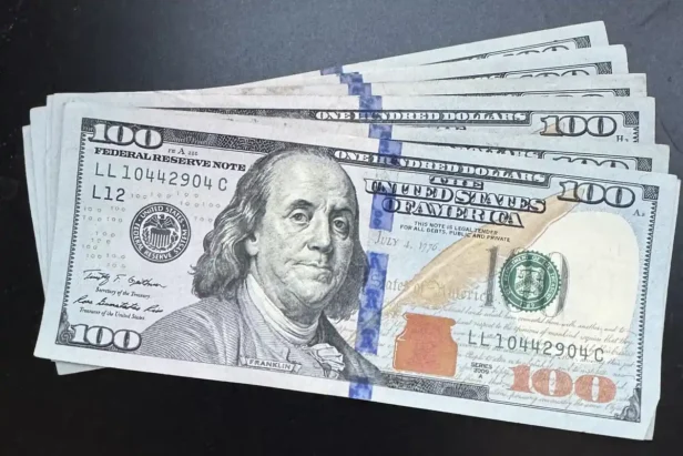 доллары США наличные деньги 100 долларов SSI выплаты США 2026