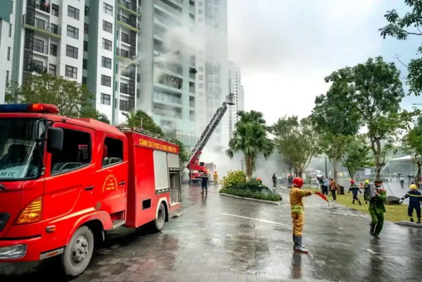 apartment building fire damage | Photo: Quang Nguyen Vinh / Pexels
