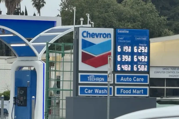 Запасы бензина в California рухнули до исторического минимума